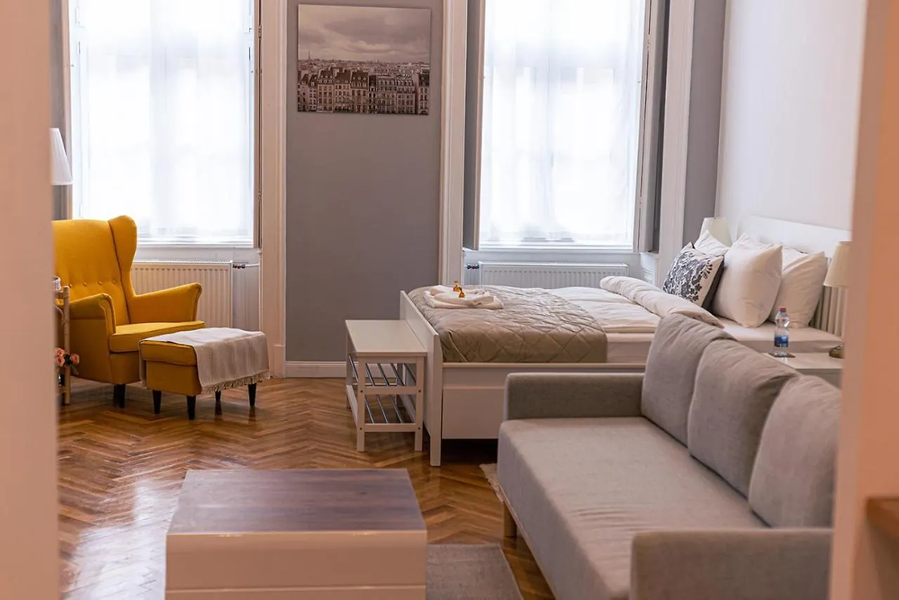 Joy Apartments On Kiraly Street Boedapest