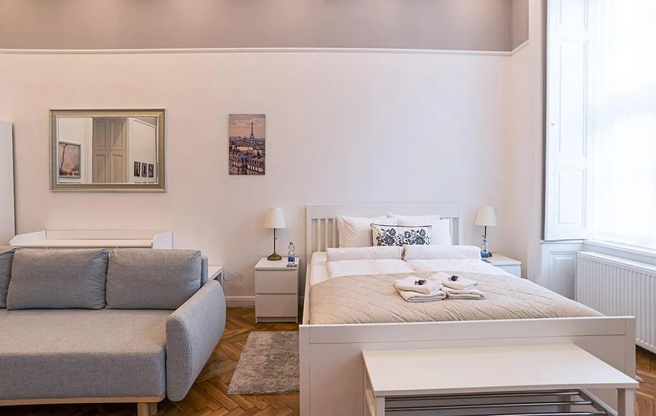 Joy Apartments On Kiraly Street Boedapest