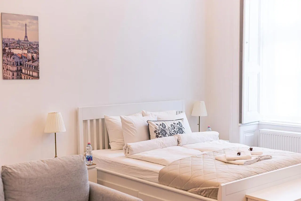 Joy Apartments On Kiraly Street Boedapest