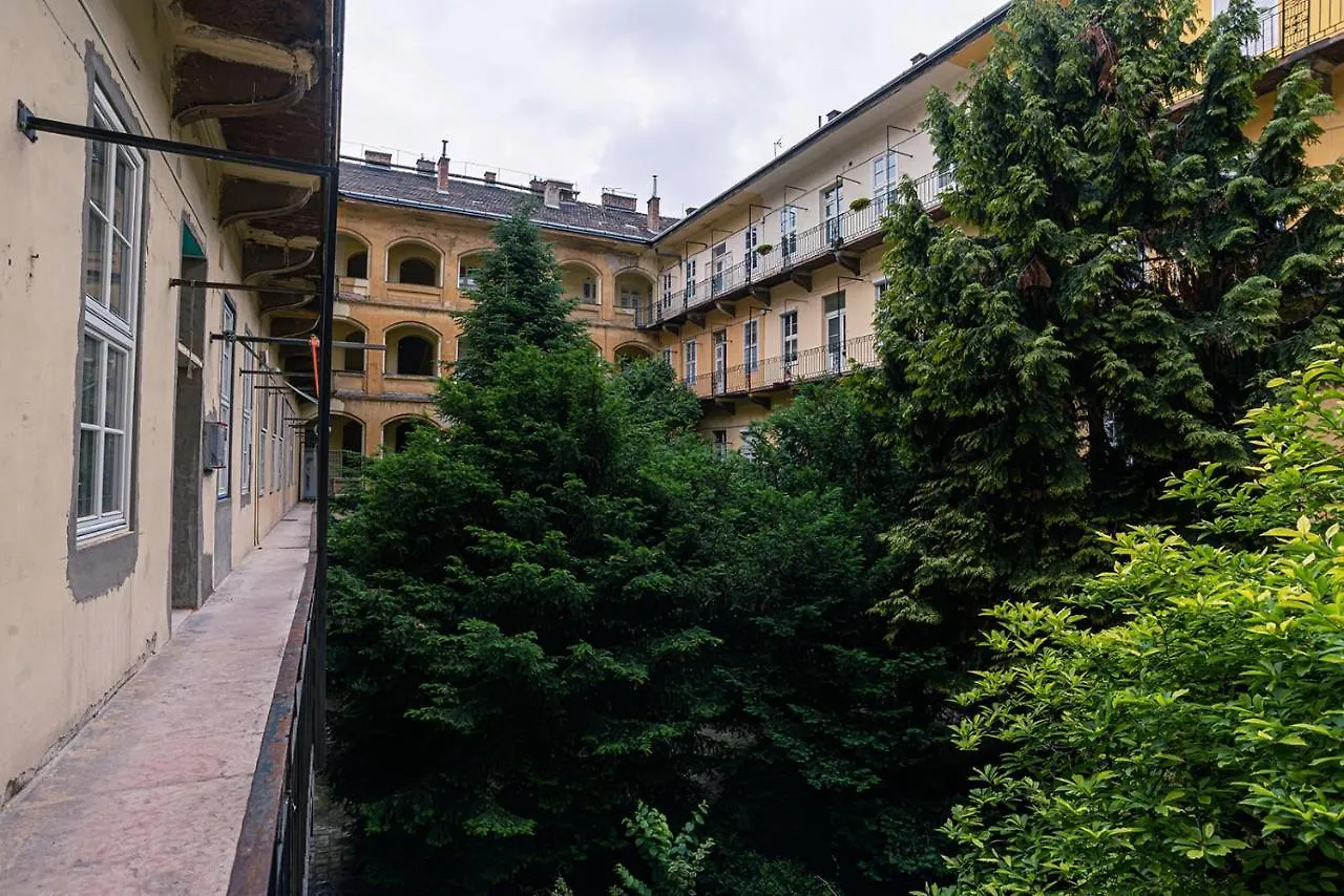 Joy Apartments On Kiraly Street Boedapest Hongarije