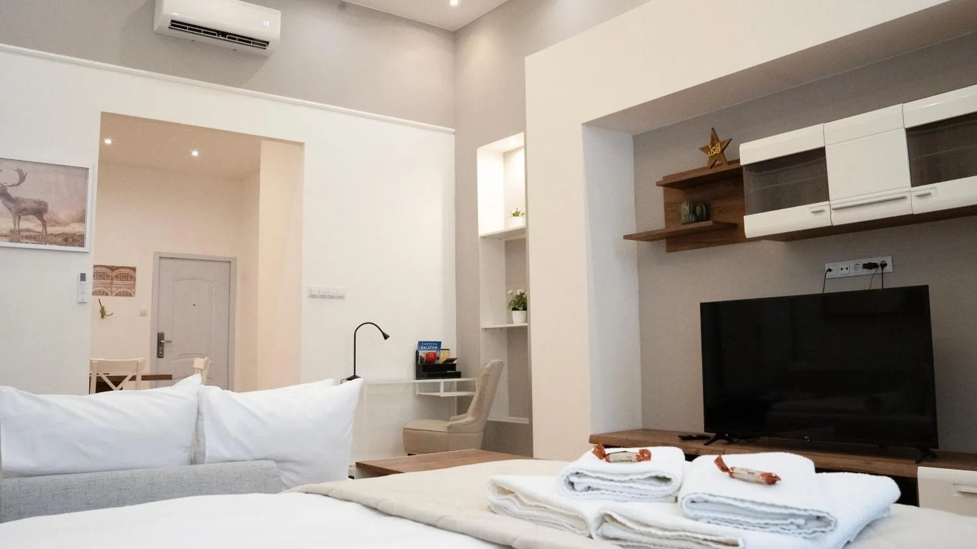 Joy Apartments On Kiraly Street Boedapest